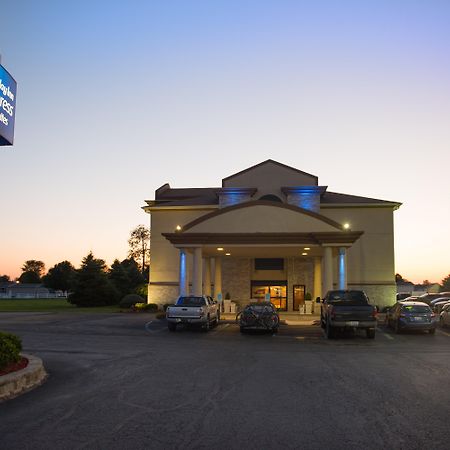 沃西翁快捷假日&套房酒店 Wauseon 外观 照片
